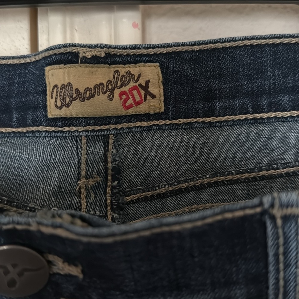 Wrangler Blue Jeans - Picture 2 of 9